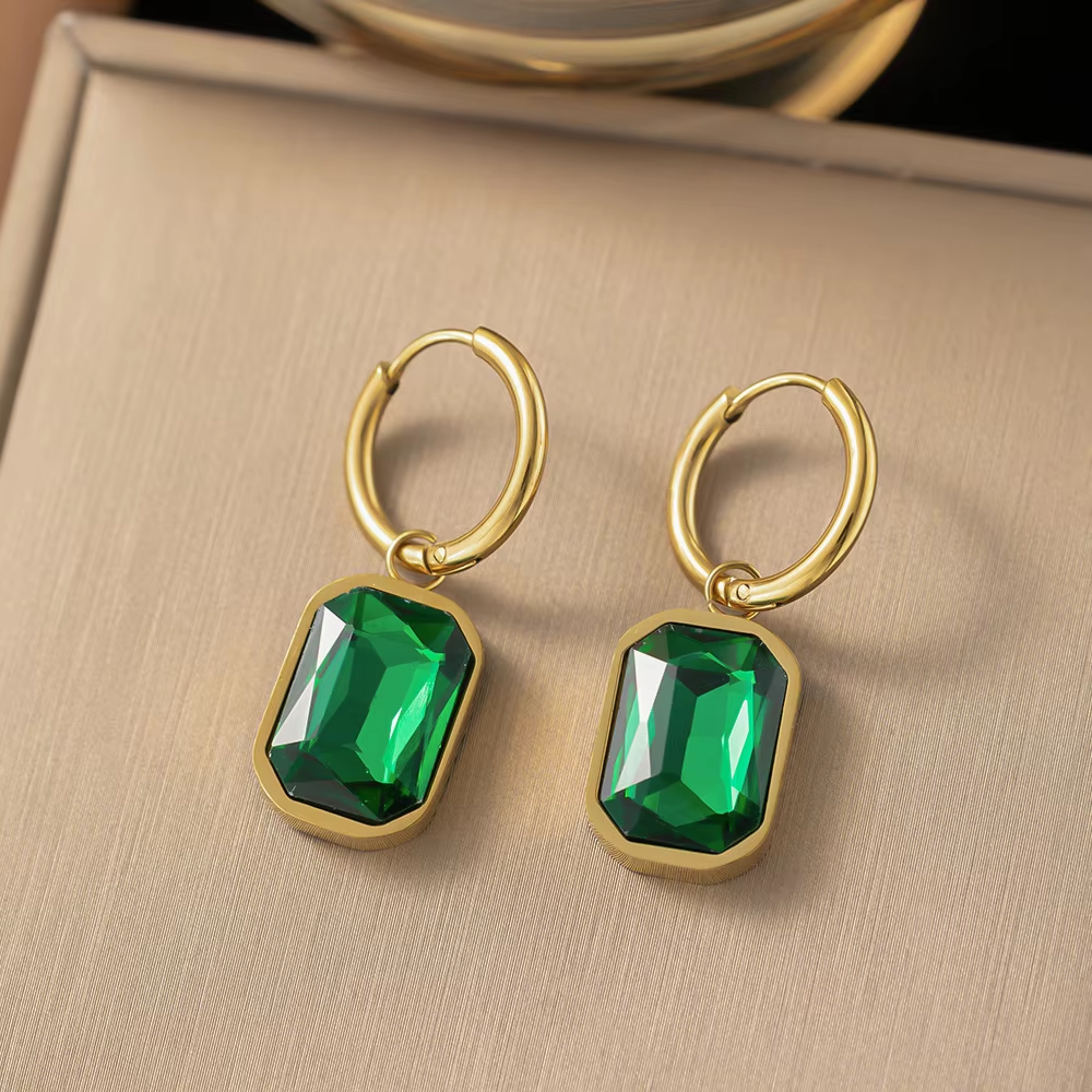 Design 393 - 18K Gold Plated Hypoallergenic No Tarnish Stainless Steel Stud Earrings.