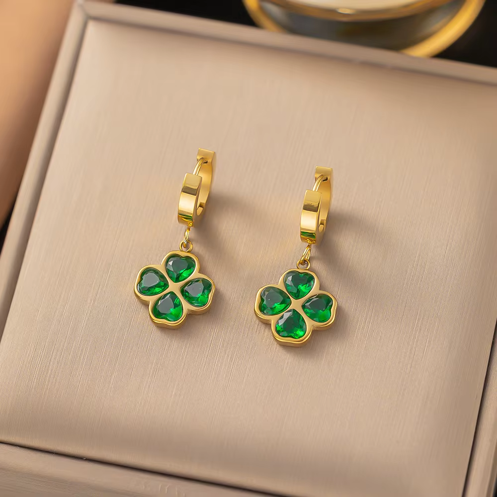 Design 3109 - 18K Gold Plated Hypoallergenic No Tarnish Stainless Steel Stud Earrings.