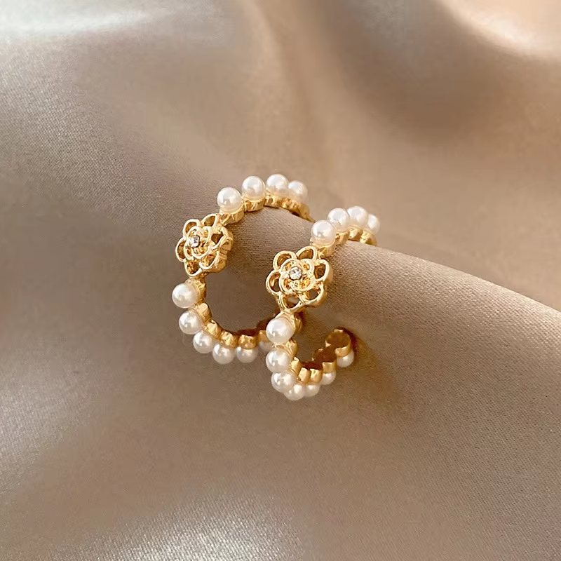 Korean Inspired Design 195 - 18K Gold Plated Hypoallergenic Stud Earrings.