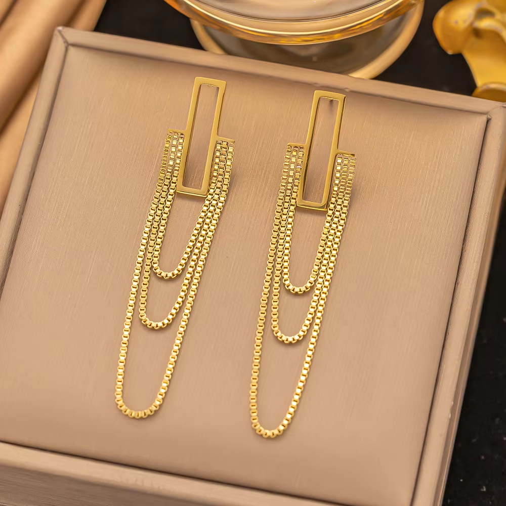 Design 3057 - 18K Gold Plated Hypoallergenic No Tarnish Stainless Steel Stud Earrings.