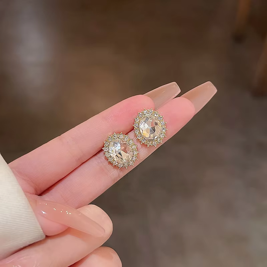 Design 579 - Modern style, Elegant, Hypoallergenic Material: 18K Gold Plated, Brass, Round Brilliant Cut.